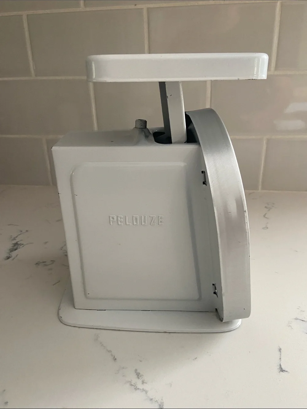 Vintage Pelouze Deluxe Wayette Kitchen Scale White 25 lb YG400 MCM